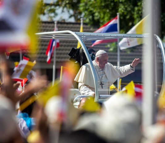 Pope Francis in Sampran, Thailand | LiCAS News