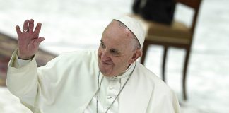 Pope calls for educational approach that ‘brings people into the light’