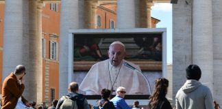 Pope prays for priestly courage in face of coronavirus