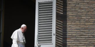 Pope prays for coronavirus’ financial victims