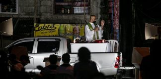 SPOTLIGHT: Filipino priest brings Eucharist to faithful on a pick-up truck Licas news