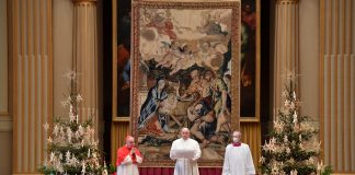 Pope Francis giving Urbi et Orbi blessing