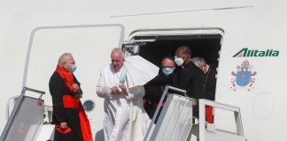 Pope Francis arriving in Iraq