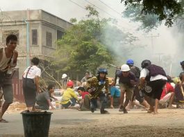 Protesters clash with security forces in Myanmar | LiCAS.news