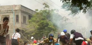 Protesters clash with security forces in Myanmar | LiCAS.news