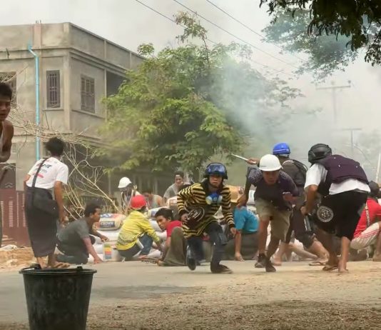 Protesters clash with security forces in Myanmar | LiCAS.news