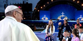 Pope Francis: A family that remains open to life builds history