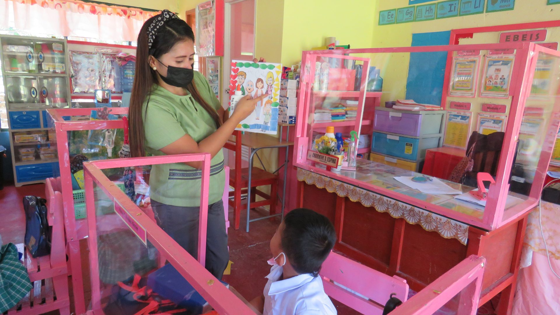 Teachers protest armed policemen in classrooms as philippine schools re 