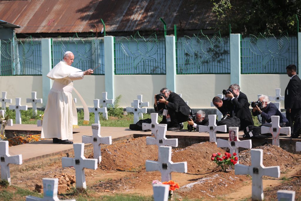 Pope Francis blessing journalists