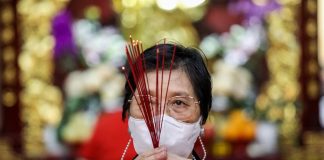 Photos: Filipinos celebrate Lunar New Year with temple visits, prayers