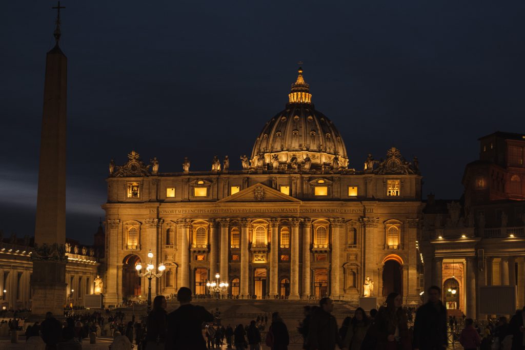 St. Peter's Basilica at night | LiCAS.news