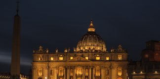 St. Peter's Basilica at night | LiCAS.news
