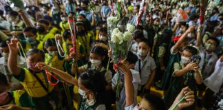 Children praying the rosary