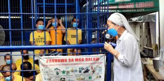 A nun talking to prisoners in the Philippines