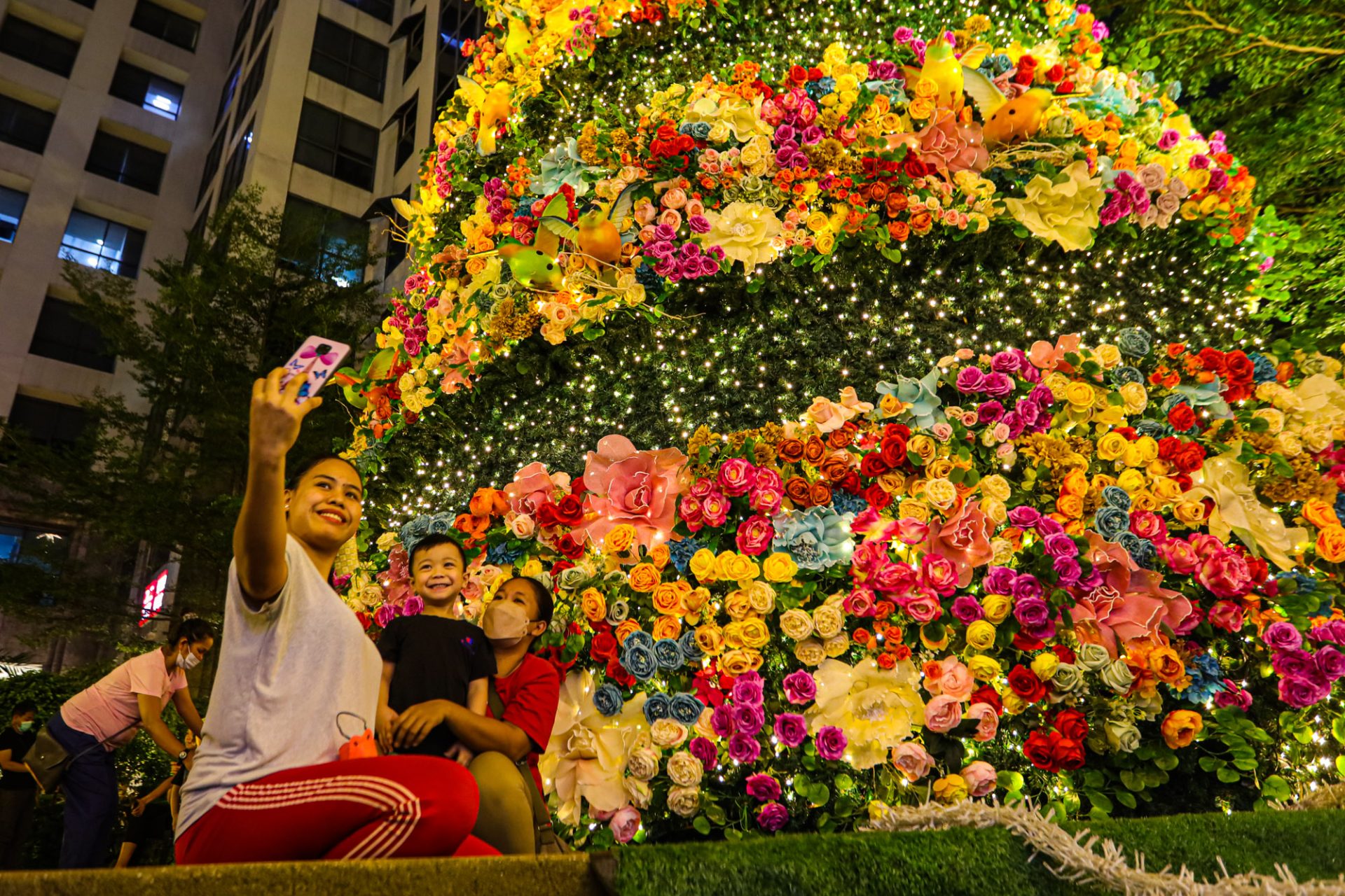 Photos Philippines’ Christmas business is on LiCAS.news Light for