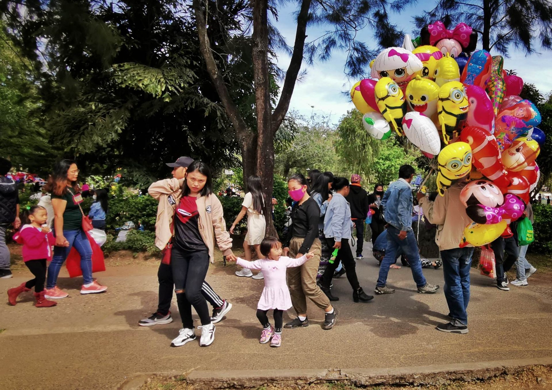 photos-christmas-is-family-in-the-philippines-licas-news-light-for