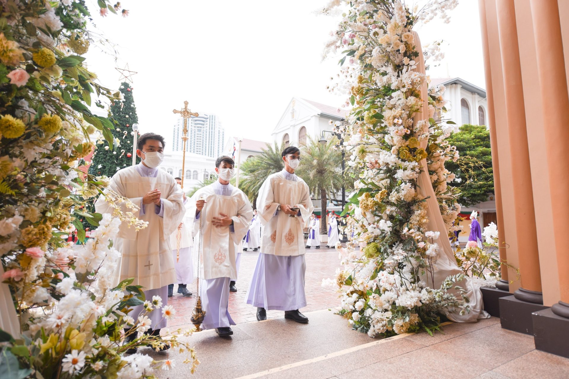 Entrance procession at Assumption Cathedral, Bangkok