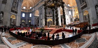Photos: Grief and gratitude as thousands pay respects to Benedict XVI