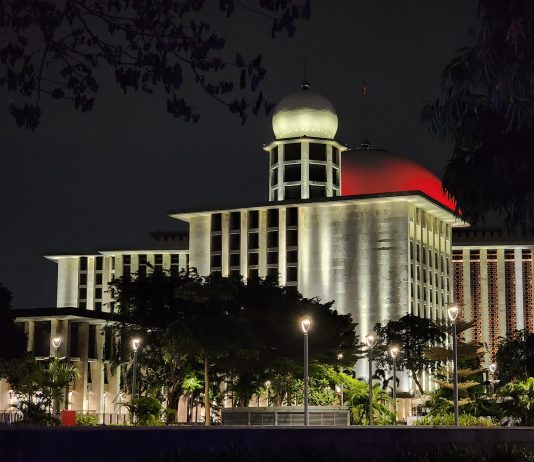 Istiqlal Mosque at night