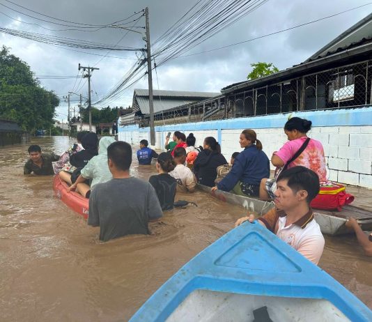 Rescuers providing boats to ferry flood victims in Chiang Rai, Thailand