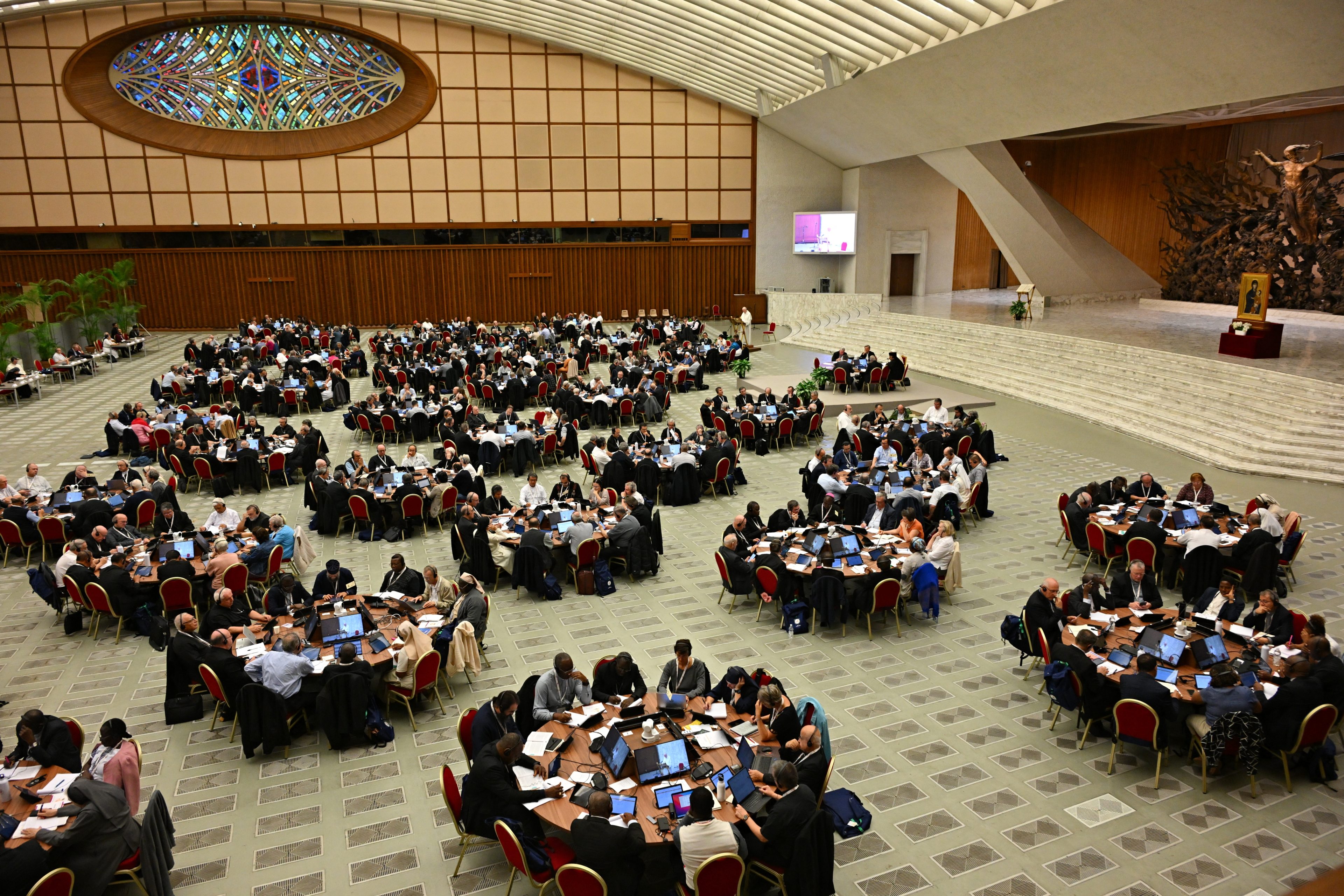 Synod leaders pledge obedience to Pope Leo XIV - LiCAS.news | Light for ...