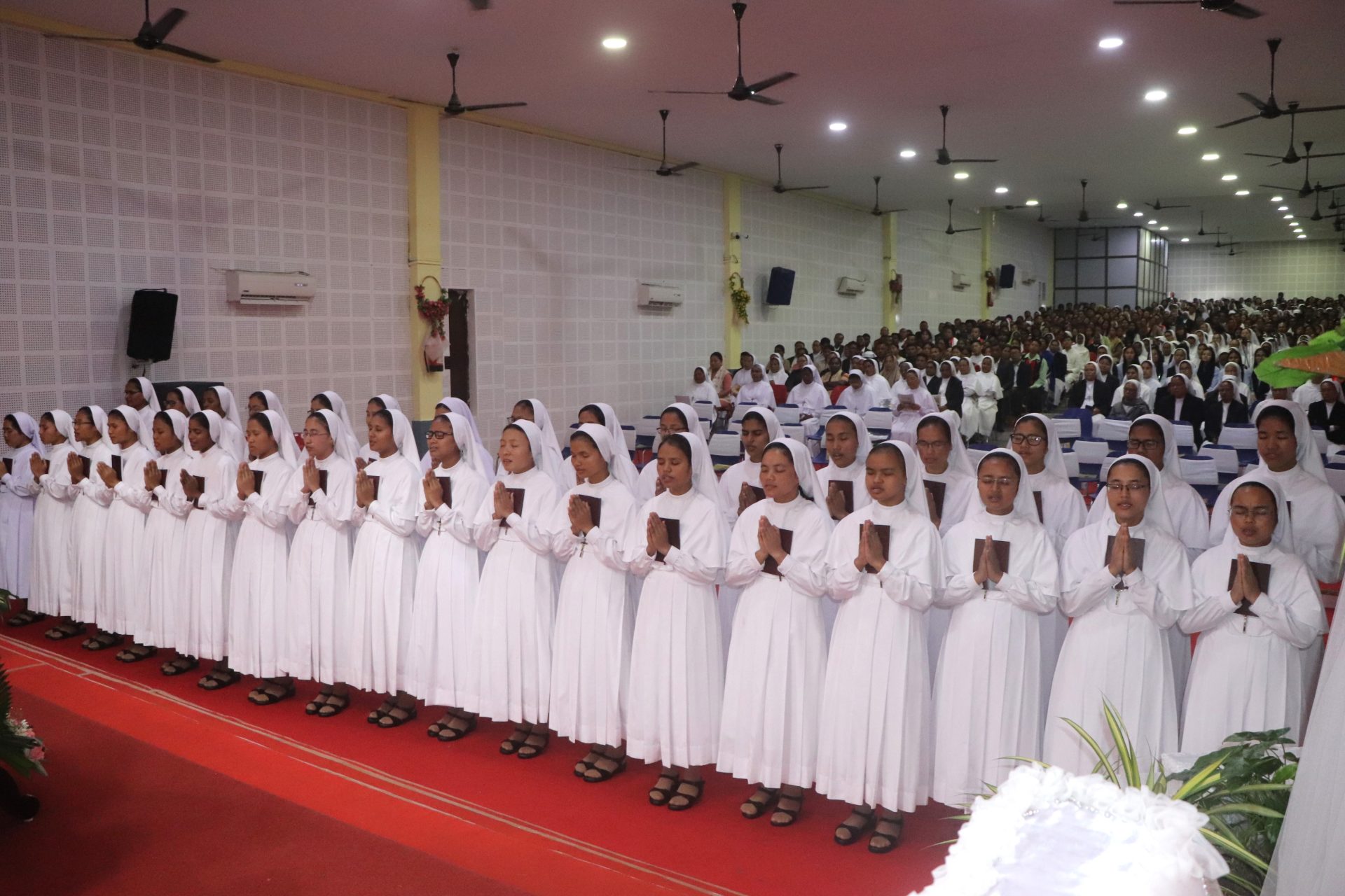 32 nuns professing first vows in India