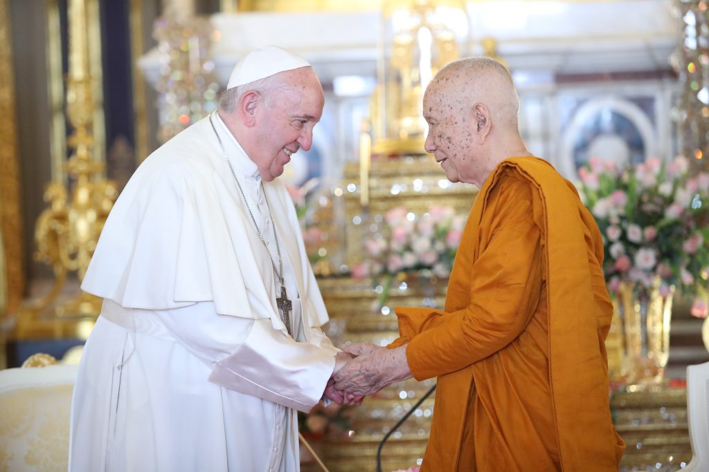 Pope Francis shaking hands with the Supreme Buddhist Patriarch of Thailand
