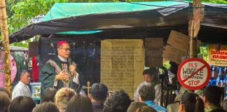 Philippine diocese urges halt to mining activities amid injunction at Nueva Vizcaya barricade The bishop of Bayombong presides over a Mass