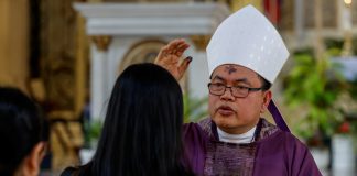 IN PHOTOS: Filipino bishop calls for urgent conversion, backs digital media fasting as Lent begins