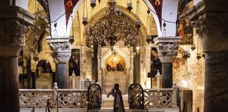 Israel restricts Holy Sepulchre access, halts key Holy Week rites in Jerusalem