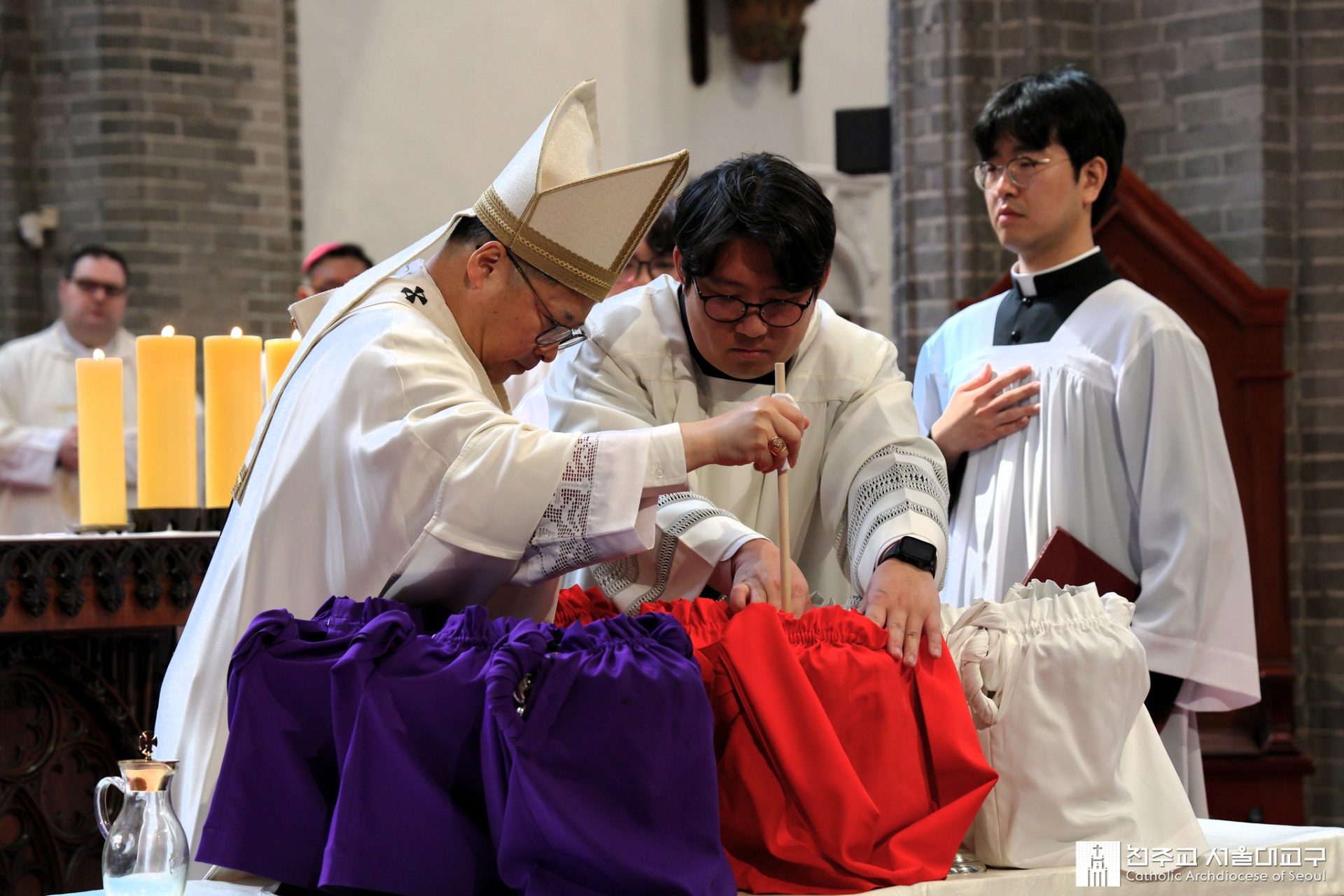 Archbishop Peter Soon-taick Chung blesses the sacred oils during the Chrism Mass at Myeongdong Cathedral on April 2, joined by clergy of the Archdiocese of Seoul. The oils will be used for the sacraments throughout the year. Photo by Catholic Archdiocese of Seoul