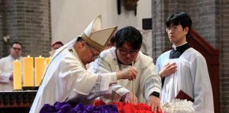 Archbishop Peter Soon-taick Chung blesses the sacred oils during the Chrism Mass at Myeongdong Cathedral on April 2, joined by clergy of the Archdiocese of Seoul. The oils will be used for the sacraments throughout the year. Photo by Catholic Archdiocese of Seoul