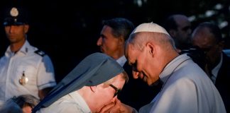 Pope: Technology should serve friendships, not replace them