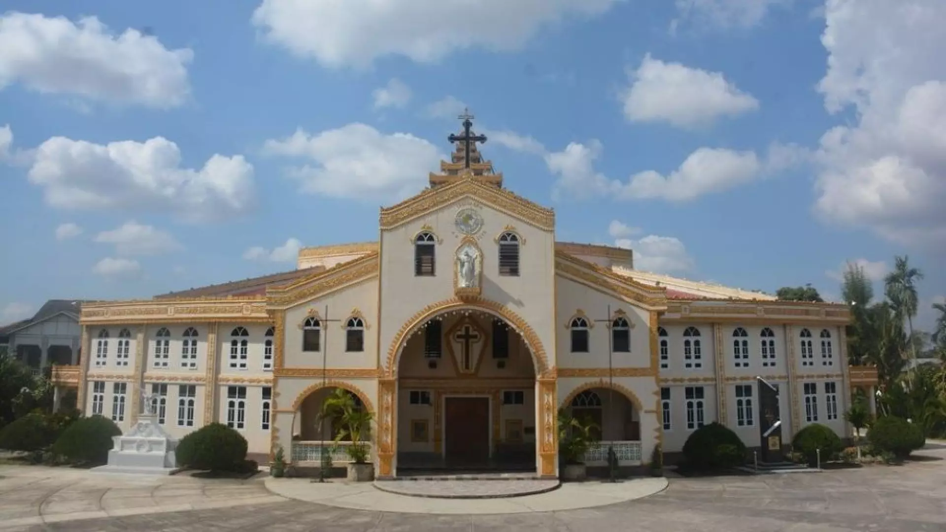 In Myanmar’s war-torn Karenni State, bishop chooses refugee camps over cathedral