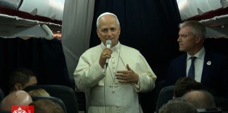 Pope: Wars are senseless; Russia and Ukraine should sit down to talk